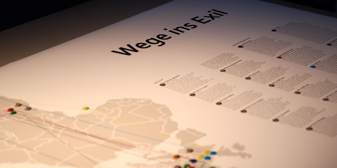 Die Infografik “Wege ins Exil” visualisiert die verschiedenen Fluchtrouten unserer Freiheitskämpfer*innen im Berliner Exil. © HTW Berlin/Arianna Giusti-Hanza
