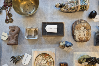 Die Traubenkerne neben anderen Objekten © HTW Berlin/ Catherine Grabowski