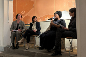Panel Talk von Jeanne-Ange Wagne und Bénédicte Savoy. Moderiert von Jannis Buddatsch und Shantala Chandel. © HTW Berlin / Maria Pavlova