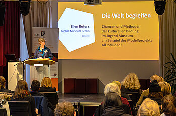 Tagungsimpression beim Vortrag von Ellen Roters (Jugend Museum Schöneberg) © HTW Berlin / Marco Ruhlig 