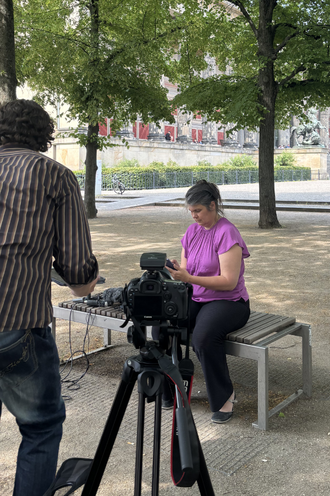 Jannis Buddatsch und Catherine Grabowski bei der Vorbereitung eines Expert:innen-Inverviews. © HTW Berlin / Maria Pavlova