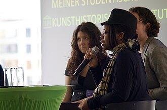 Jeanne-Ange Wagne bei der 1. Podiumsdiskussion. © HTW Berlin/ Josephine Manthey