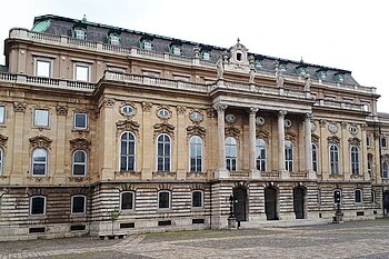 Seitenflügel der Ungarischen Nationalgalerie (Magyar Nemzeti Galéria). © HTW Berlin / Tobias Nettke