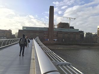 Über die Millenium Bridge führt der Weg zur Tate © HTW Berlin / Susan Kamel