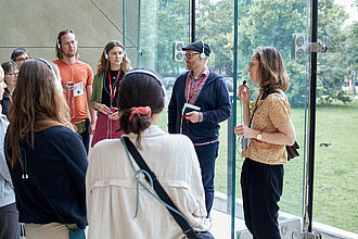 Die Studierenden bei der Führung durch das jüdische Museum POLIN. © HTW Berlin / Thomas Kämpfe