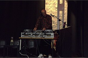 Lecture Performance “Music of the Struggle” von Luyanda Mpahlwa – 17. September 2024. © HTW Berlin / Josephine Manthey