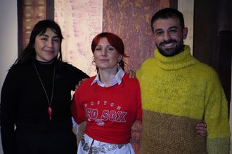 Die Künstler*innen Yupanqui Ramos, Julia Emslander und Carlos Sfeir bei der Finissage © HTW Berlin/ Maike Frick