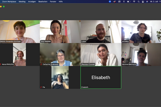 Studierende arbeiten bei gemeinsamen Sitzungen. © HTW Berlin