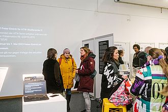 Master-Studierende präsentieren Ergebnisse ihres Praxisprojekts in Kooperation mit dem Bröhan-Museum. © HTW Berlin / Alexander Rentsch