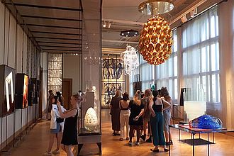 Führung durch die Ausstellungen im Museum für Dekorative Kunst Prag. © HTW Berlin / Tobias Nettke