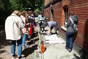 Führung und Gespräch zu kolonialen Spuren in Berlin-Schöneberg. © HTW Berlin / Tobias Nettke