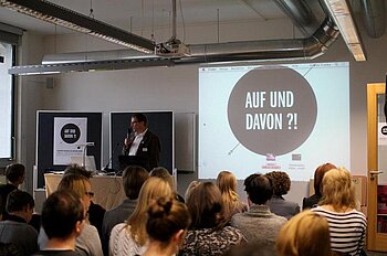 Vortrag von Oliver Rump bei der Tagung "Auf und davon?! Zielgruppen außerhalb des Museums gewinnen" © HTW Berlin 