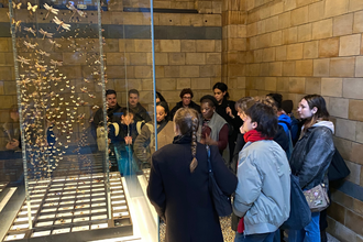 Führung mit Kuratorin und Museum-Detox-Perspektive im Natural History Museum, London-Exkursion 2026. © HTW Berlin/ Tobias Nettke